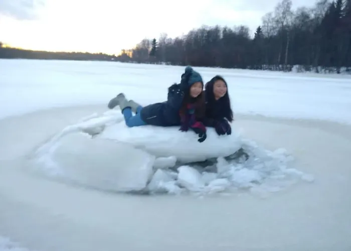 Backyard With Veranda By River In Keminmaa דירה קמי